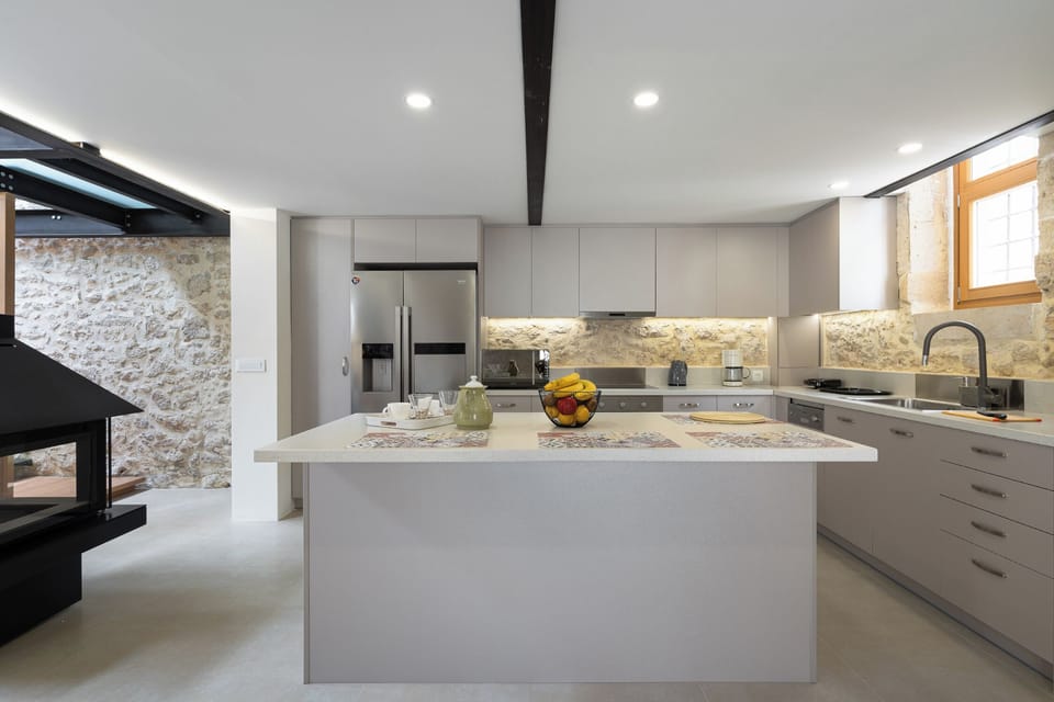 Deluxe Villa, Pool View | Private kitchen | Electric kettle