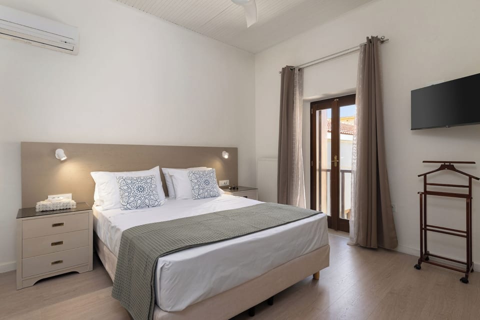 Deluxe Villa, Pool View | 3 bedrooms, soundproofing, iron/ironing board, free WiFi
