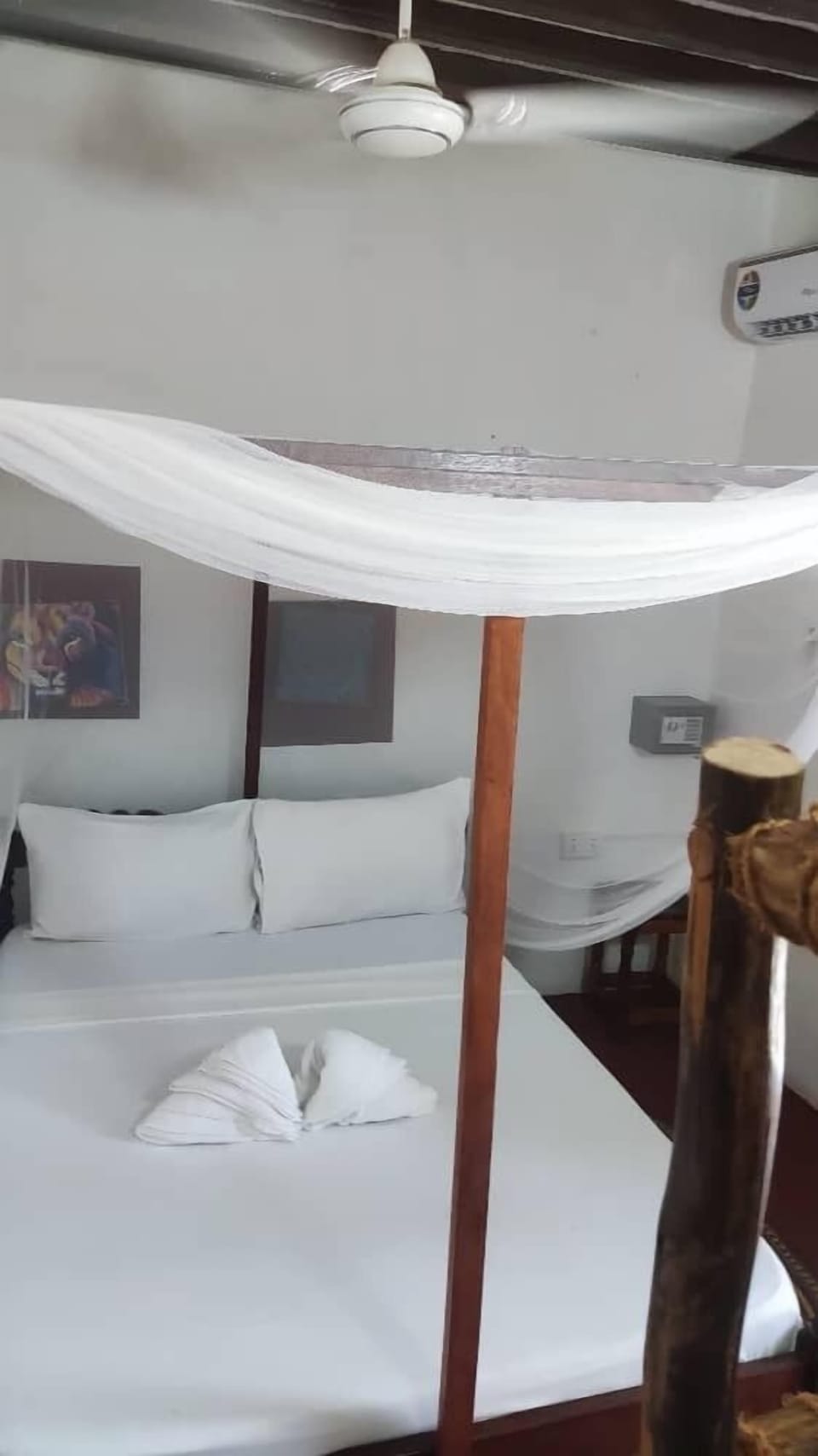Iron/ironing board, free WiFi, bed sheets
