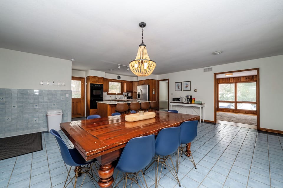 Large Kitchen/Dining Area