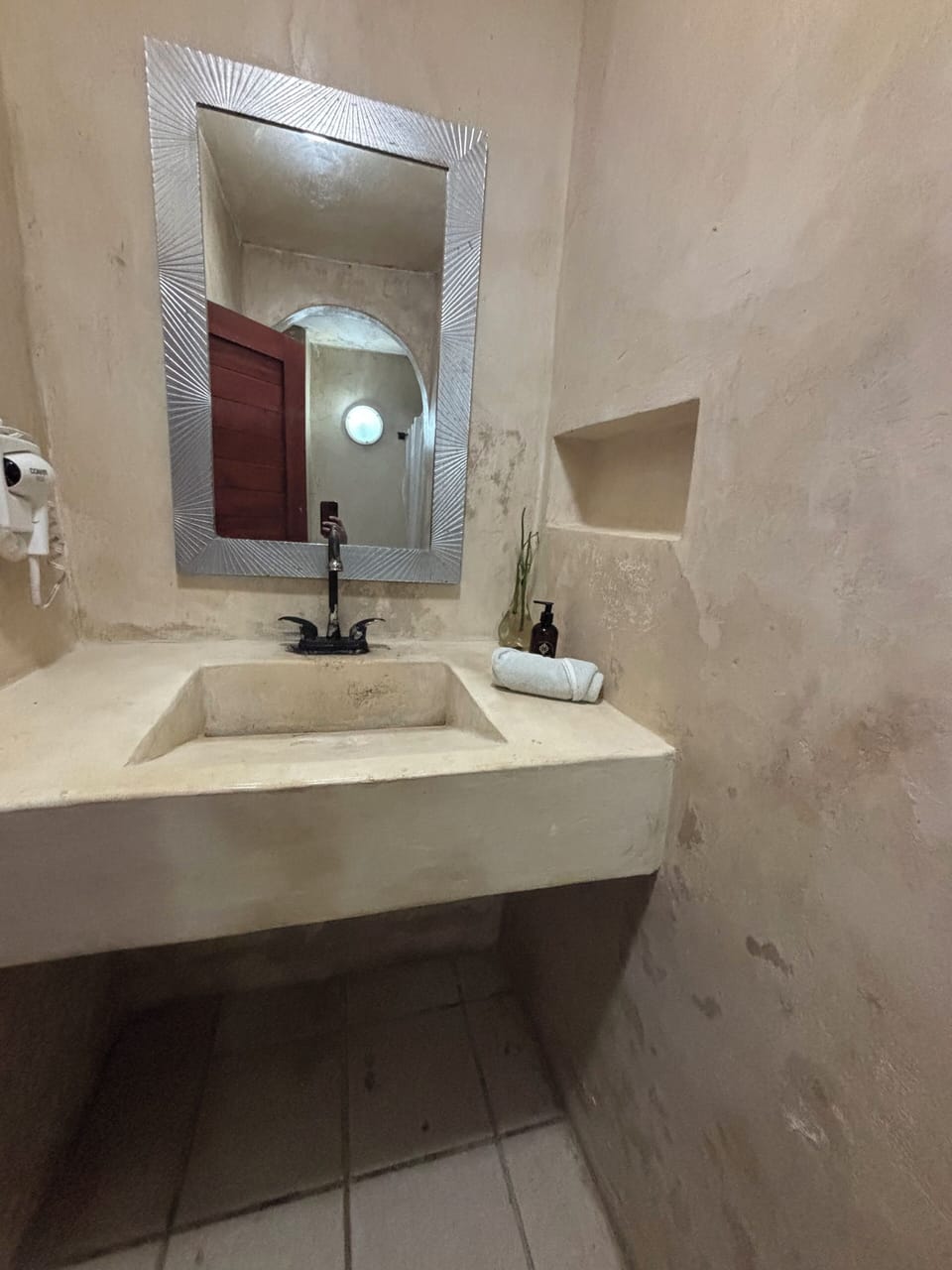 Family Room | Bathroom | Shower, hair dryer, towels, soap