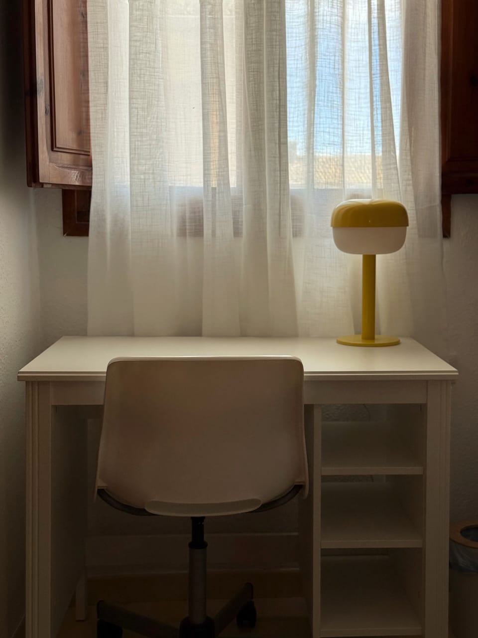 Habitación Doble Económica - Baño compartido | Down comforters, memory foam beds, desk, free WiFi