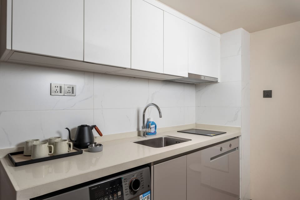 Basic Triple Room | Private kitchen | Fridge, microwave, stovetop, coffee/tea maker