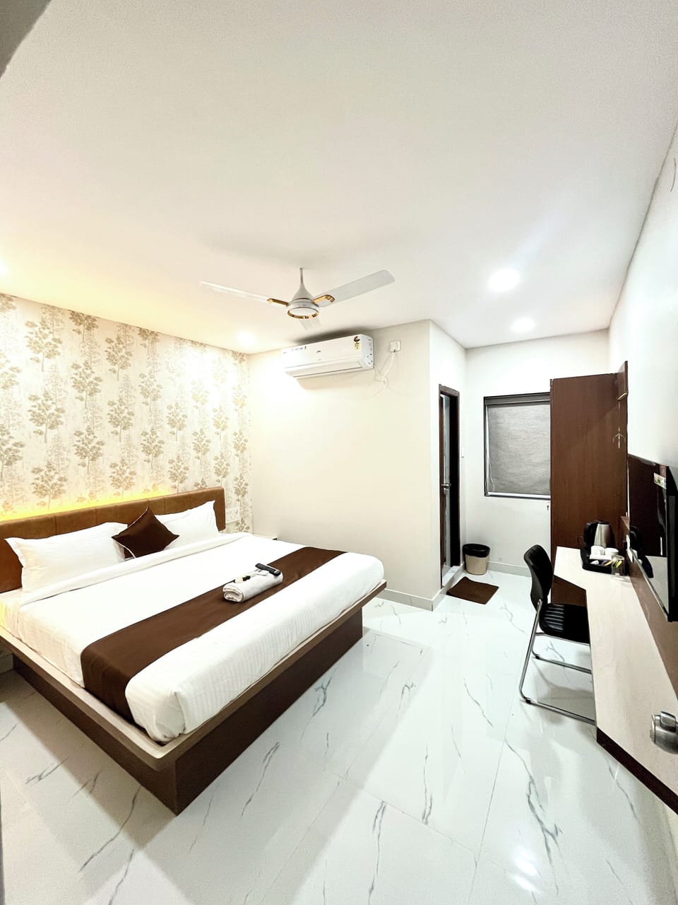 Comfort Room, City View | Desk, laptop workspace, soundproofing, free WiFi
