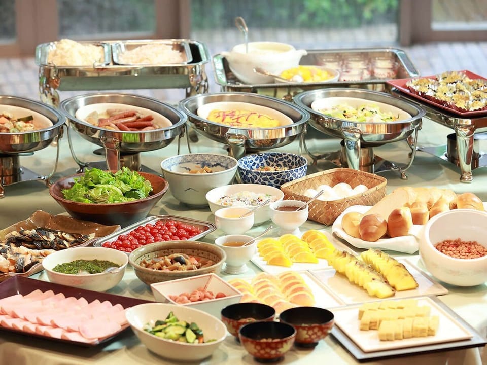 Daily buffet breakfast for a fee