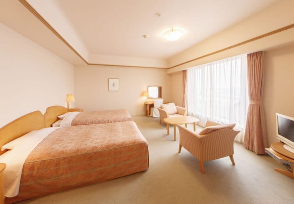 Desk, laptop workspace, iron/ironing board, free WiFi