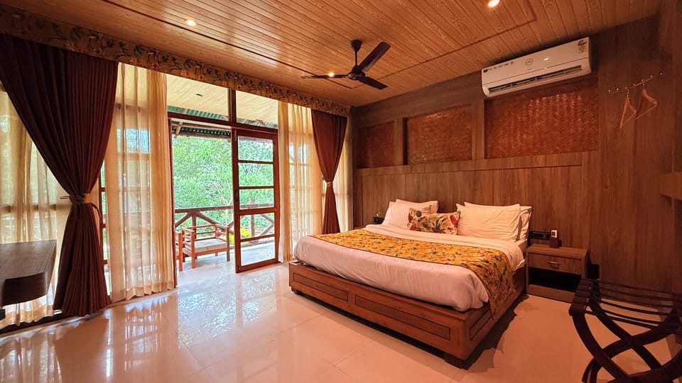 Deluxe Cottage | Premium bedding, down comforters, pillowtop beds