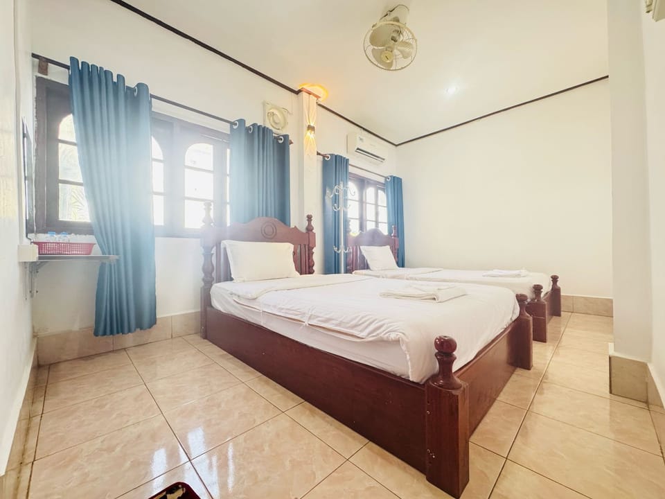 Standard Double or Twin Room, Mountain View | Desk, blackout drapes, iron/ironing board, free WiFi