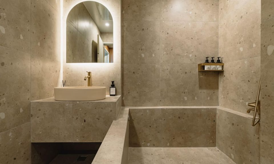 Family Spa | Bathroom | Free toiletries, bathrobes, bidet, towels