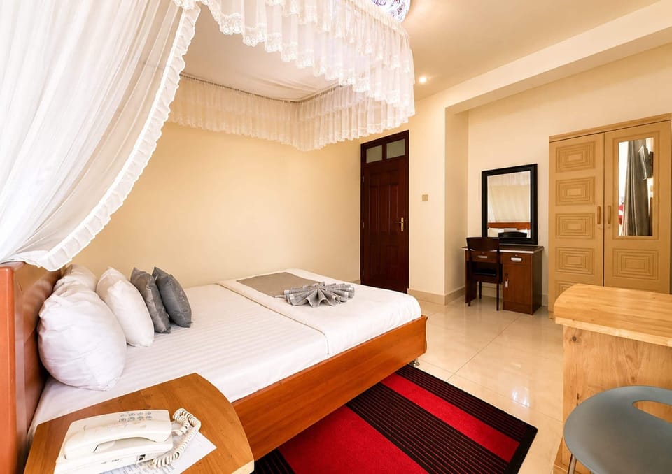 In-room safe, laptop workspace, soundproofing, free WiFi