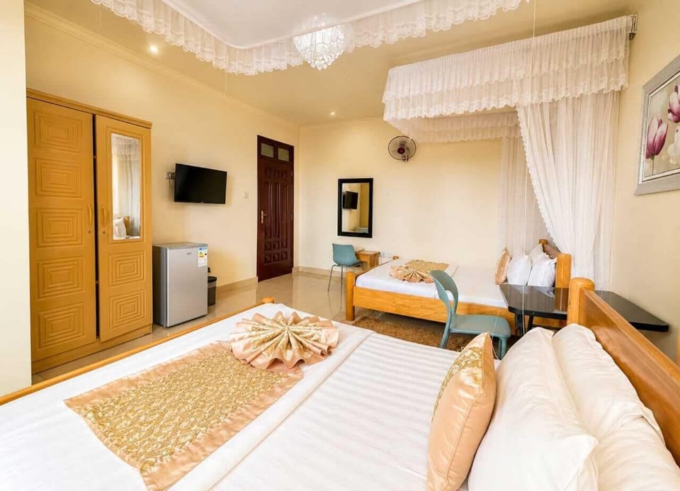 Classic Double Room, Balcony, City View | In-room safe, laptop workspace, soundproofing, free WiFi