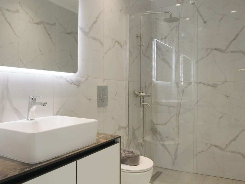 Shower, free toiletries, hair dryer, bathrobes