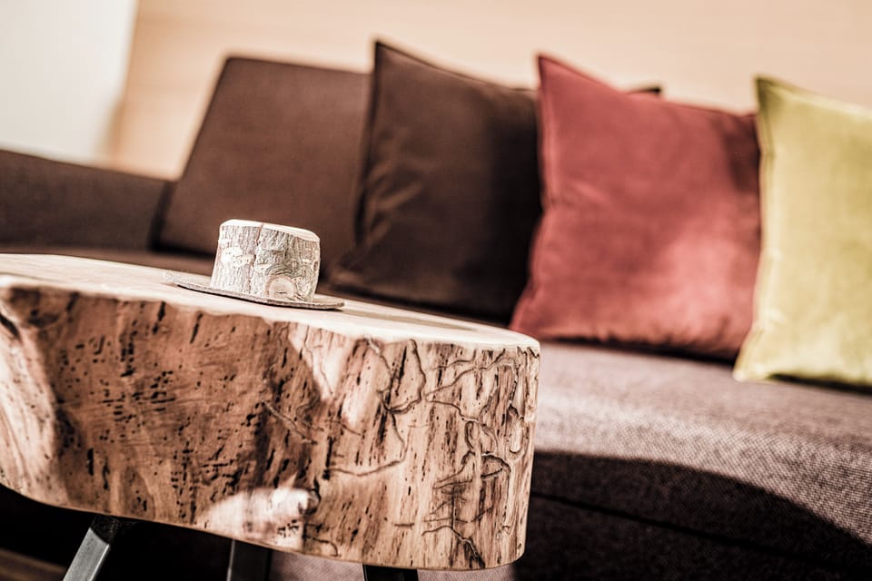 Deluxe Suite with infrared lounge chair, Garden side, Mountain view | Living room | TV