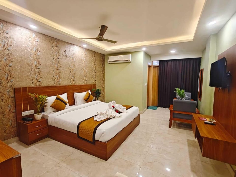 Deluxe Double Room, 1 Bedroom, Balcony, City View | Desk, soundproofing, WiFi (free)