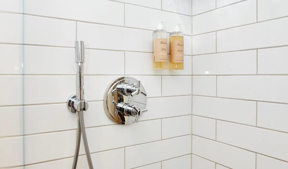 Basic Room, 1 Twin Bed | Bathroom | Shower, free toiletries, hair dryer, towels