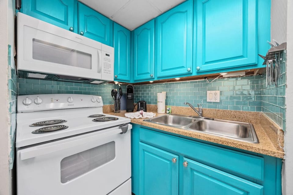 Beach-themed full kitchen is the ideal couples escape and perfect for whipping up a home-cooked meal.