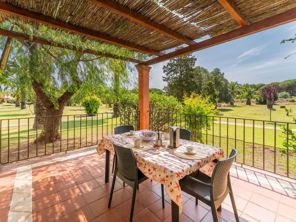 Shade, Resort, Garden, Eco Hotel, Outdoor Furniture, Lawn, Chair, Backyard, Landscaping, Hacienda