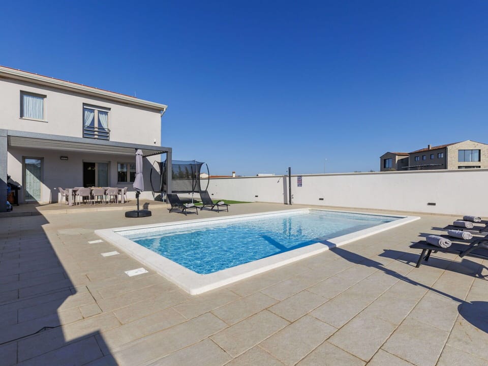 Swimming Pool, Composite Material, Estate, Concrete, Resort, Villa, Courtyard, Balcony, Hotel, Tile