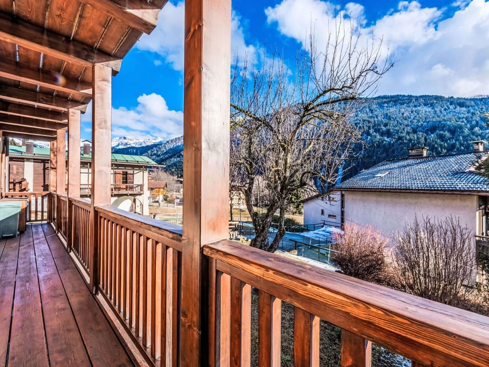 Apartment, Boat, Watercraft, Marina, Condominium, Balcony, Port, Harbor, Hotel, Boats And Boating--Equipment And Supplies