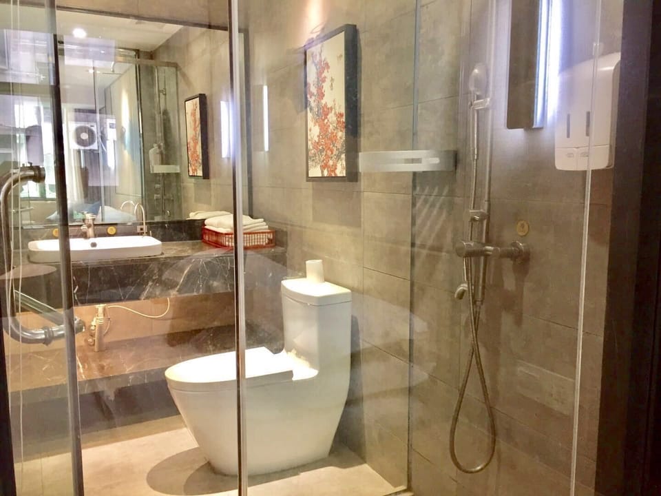 Luxury Double Room | Bathroom | Shower, hair dryer, slippers, towels
