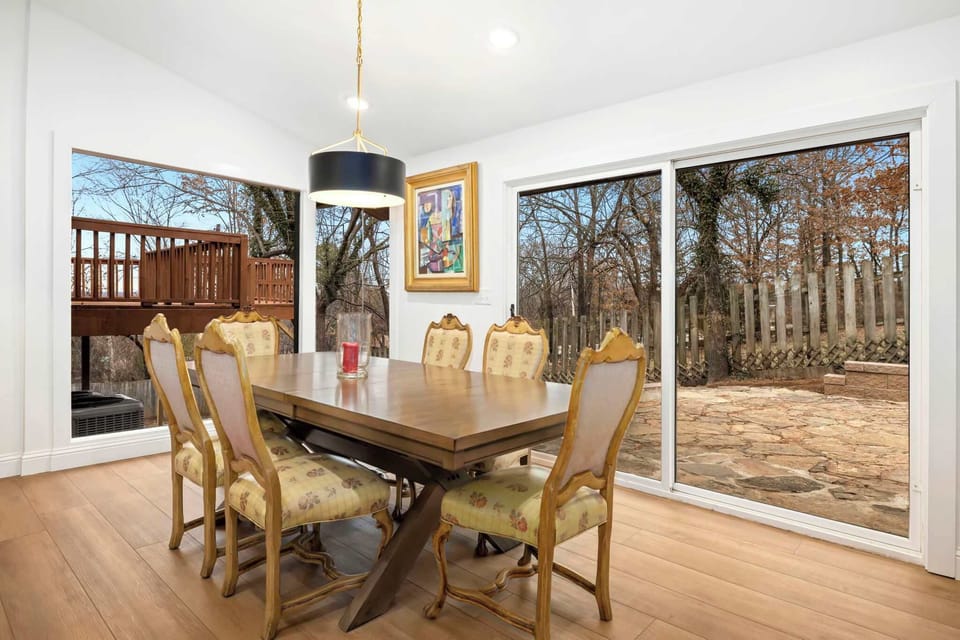 The formal dining table for 6!