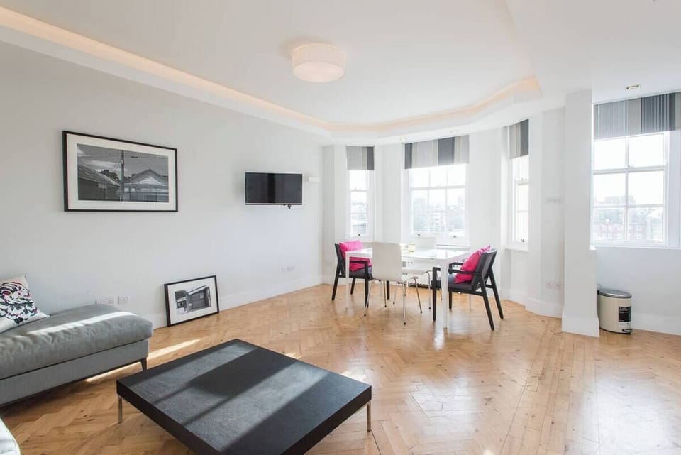 Comfort Apartment, City View | Living area | LCD TV