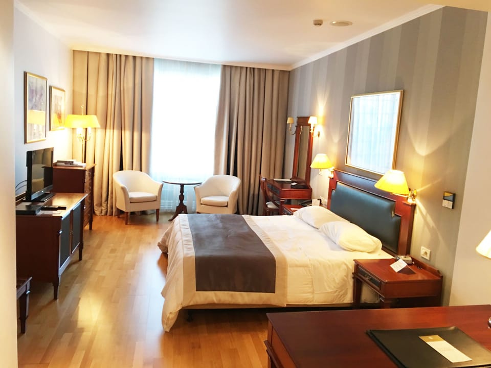 Superior Room | Hypo-allergenic bedding available, minibar, in-room safe, desk