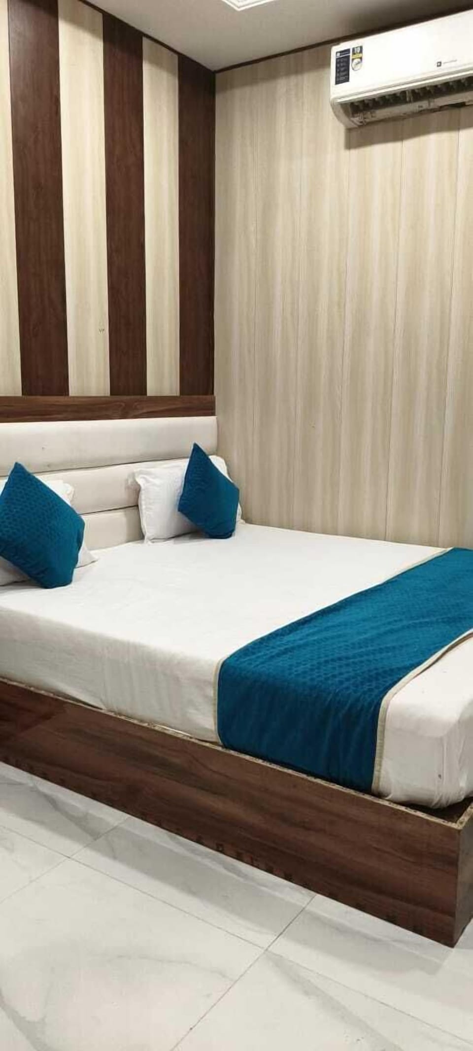 Luxury Triple Room | Desk, free WiFi