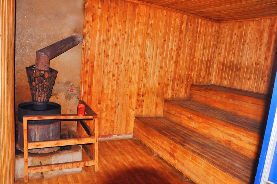 Sauna, steam room, 3 treatment rooms