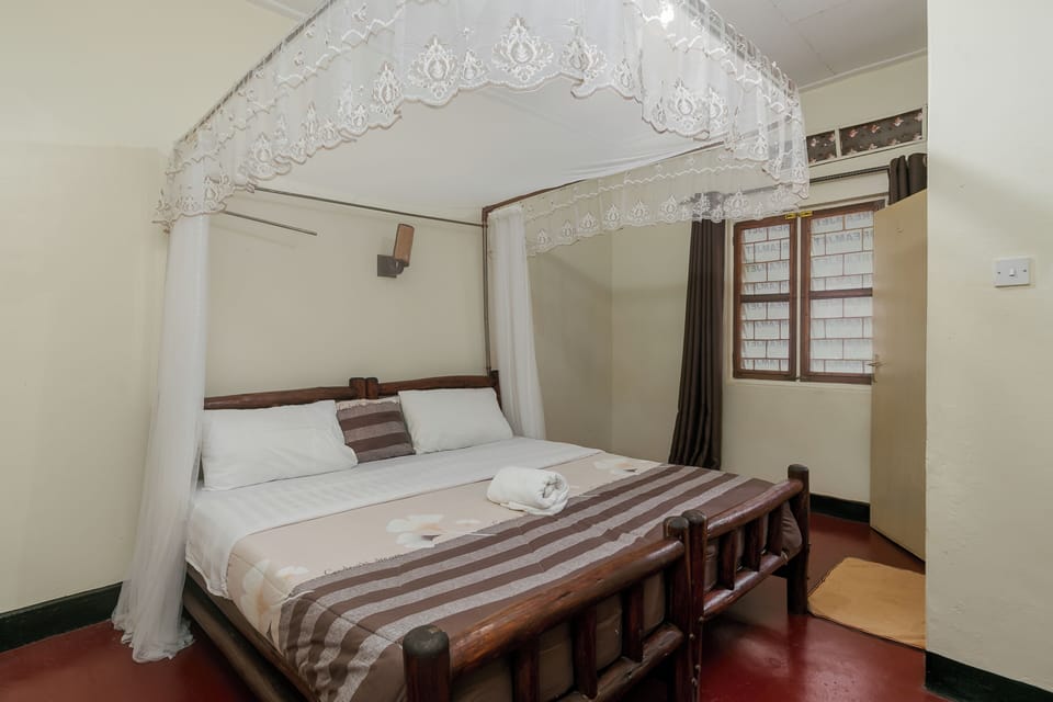 Economy Single Room, Non Smoking | Down comforters, Tempur-Pedic beds, individually decorated