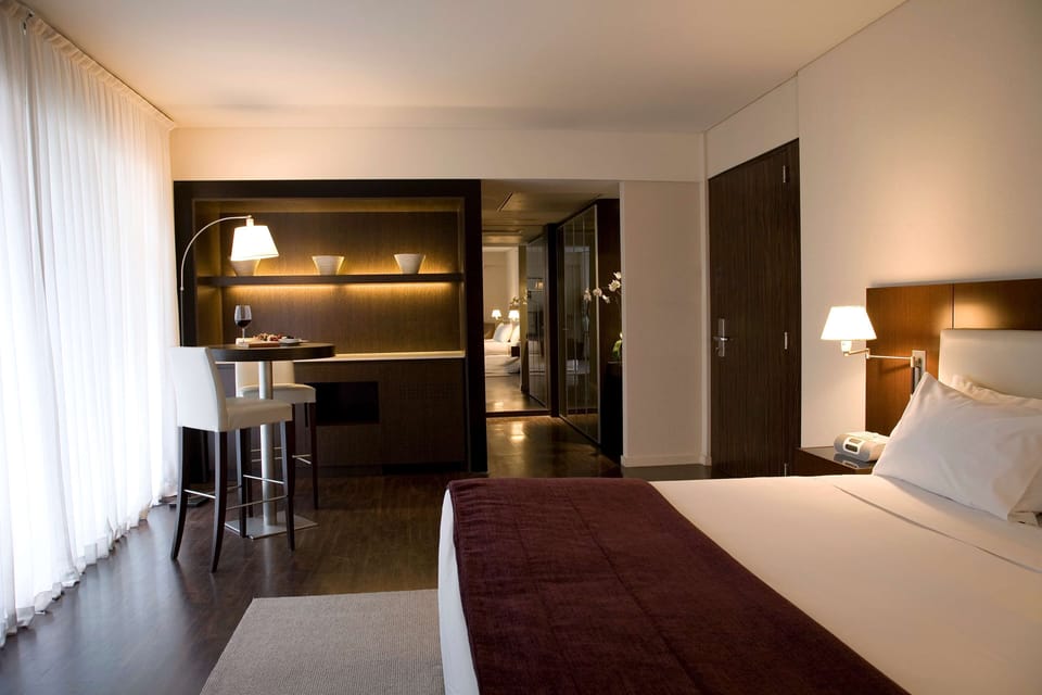 Room (Corner) | Premium bedding, minibar, in-room safe, desk