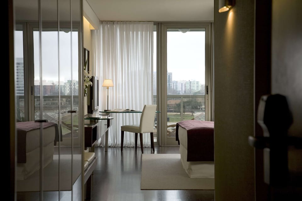 Superior Room, 1 King Bed | Premium bedding, minibar, in-room safe, desk
