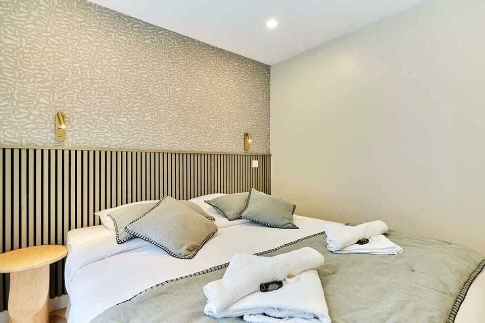 Chambre avec lit double