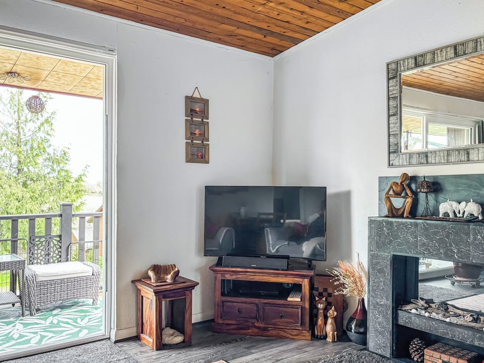Living room/dining room | Valley View Lodge, Bideford