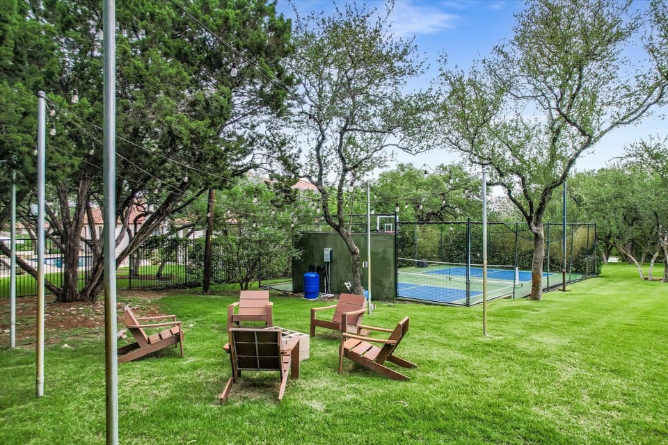 Side Yard w/ Pickleball