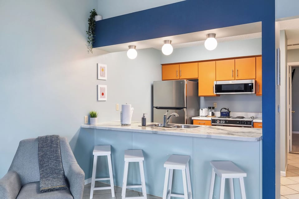 Countertop bar for eat in meals