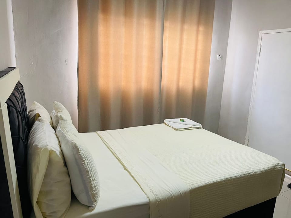 Iron/ironing board, free WiFi