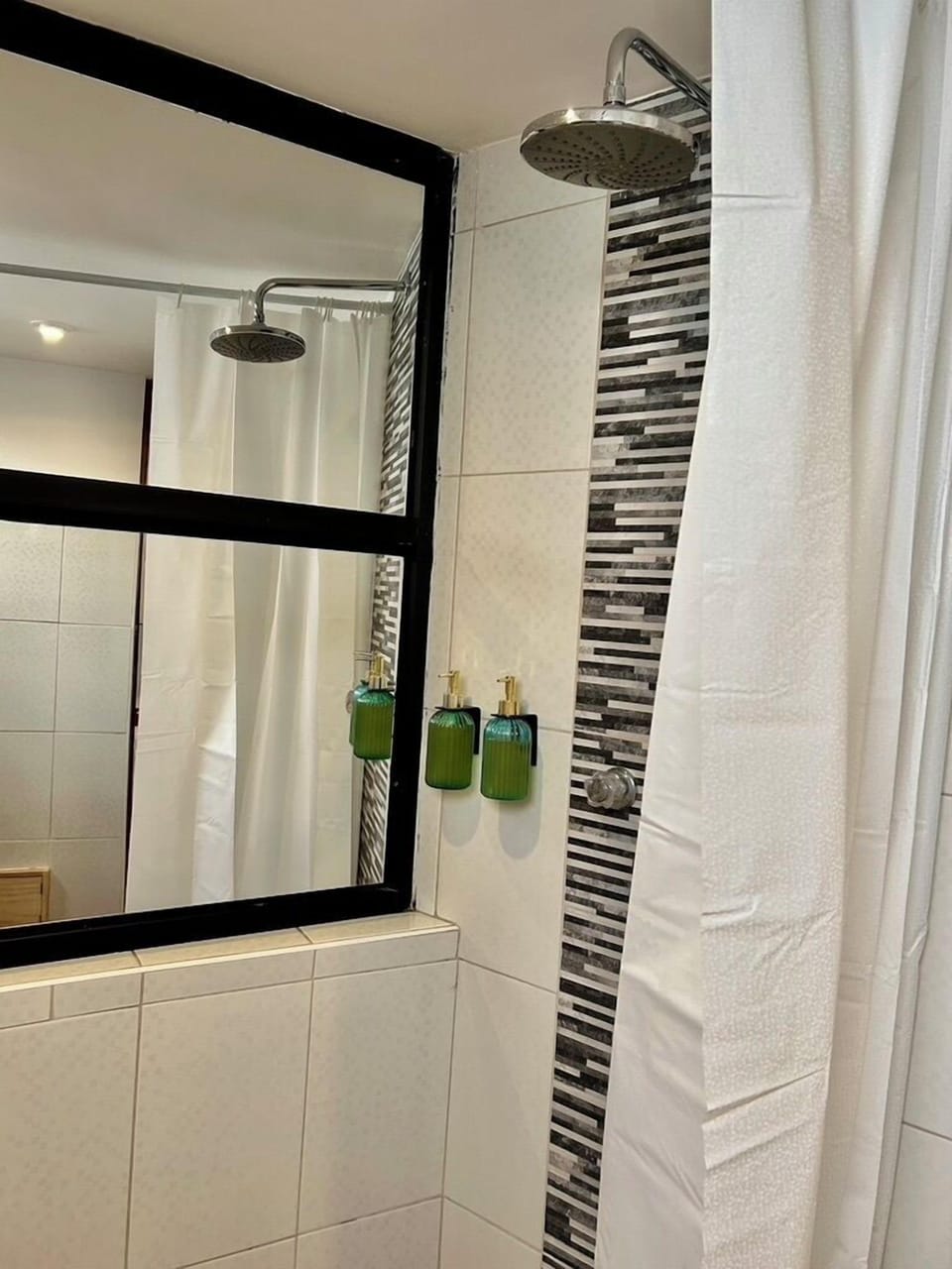 Deluxe Twin Room | Bathroom | Soap, shampoo, toilet paper