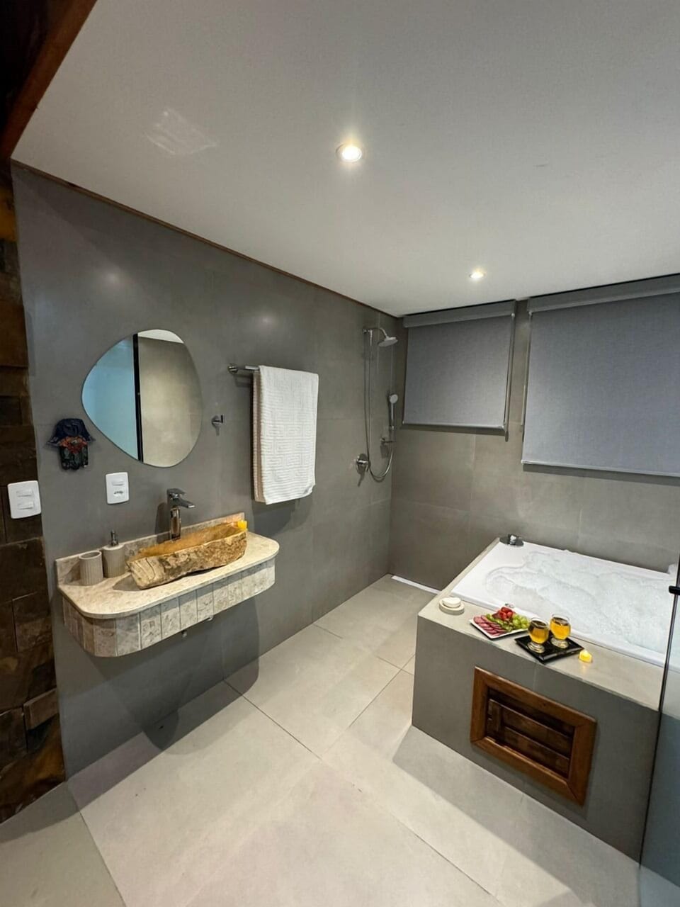 Deluxe Double Room, 1 King Bed, Mountain View | Bathroom | Separate tub and shower, hair dryer, bathrobes, towels