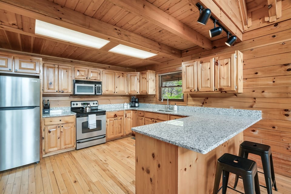 Spacious Island for Meals, Coffee & Conversation