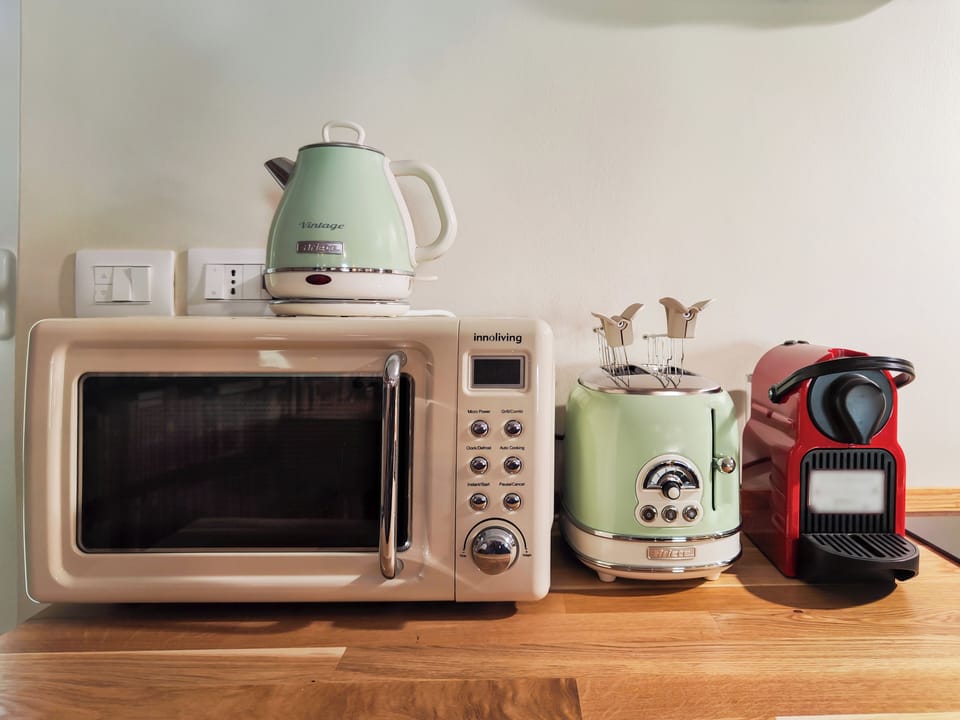Deluxe Apartment | Microwave