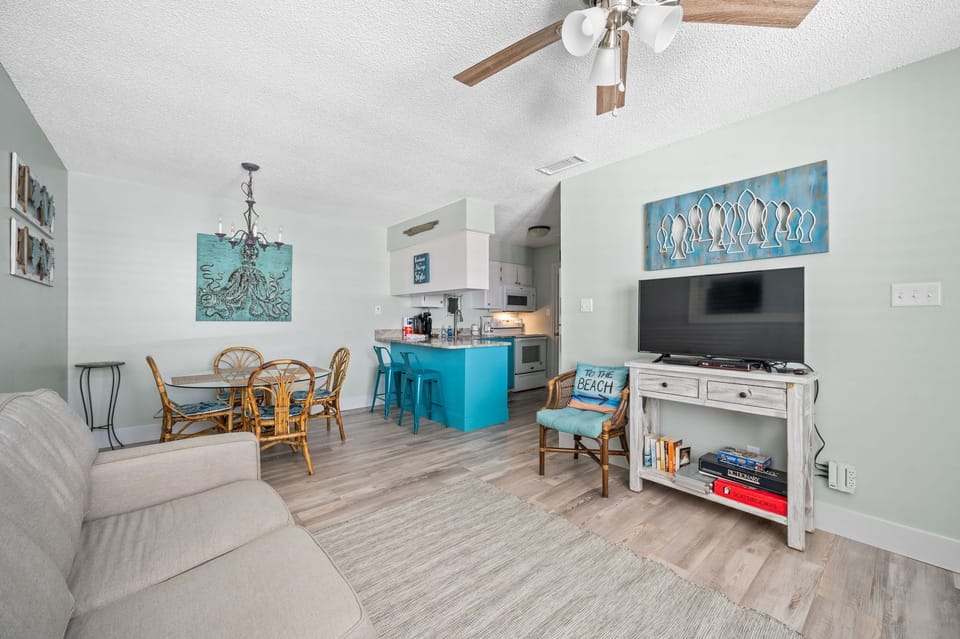Living/Dining Area