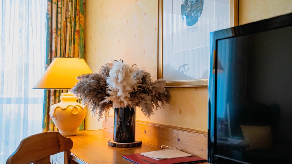 Classic Double Room, Park View | Hypo-allergenic bedding, free minibar, in-room safe, desk