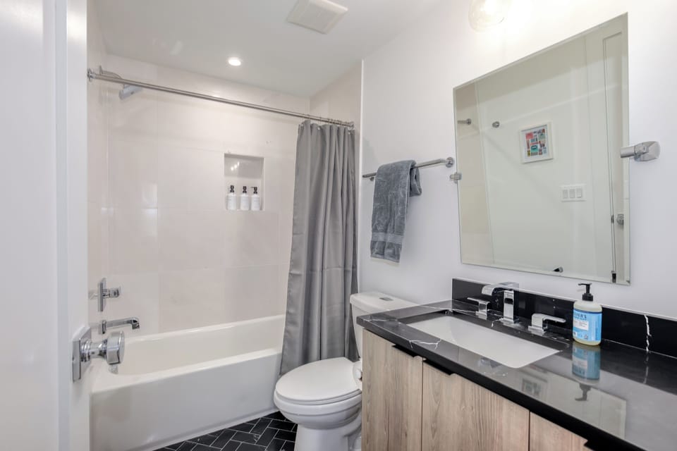 Apartment, 2 Bedrooms, Non Smoking | Bathroom