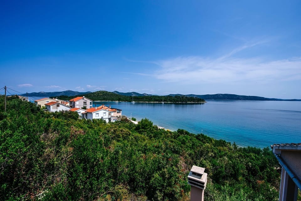 POGLED NA MORE IZ BALKONA