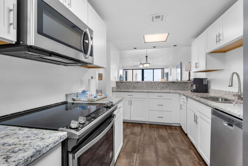 Condo, Multiple Beds (Navarre Towers 1205) | Private kitchen | Oven, toaster