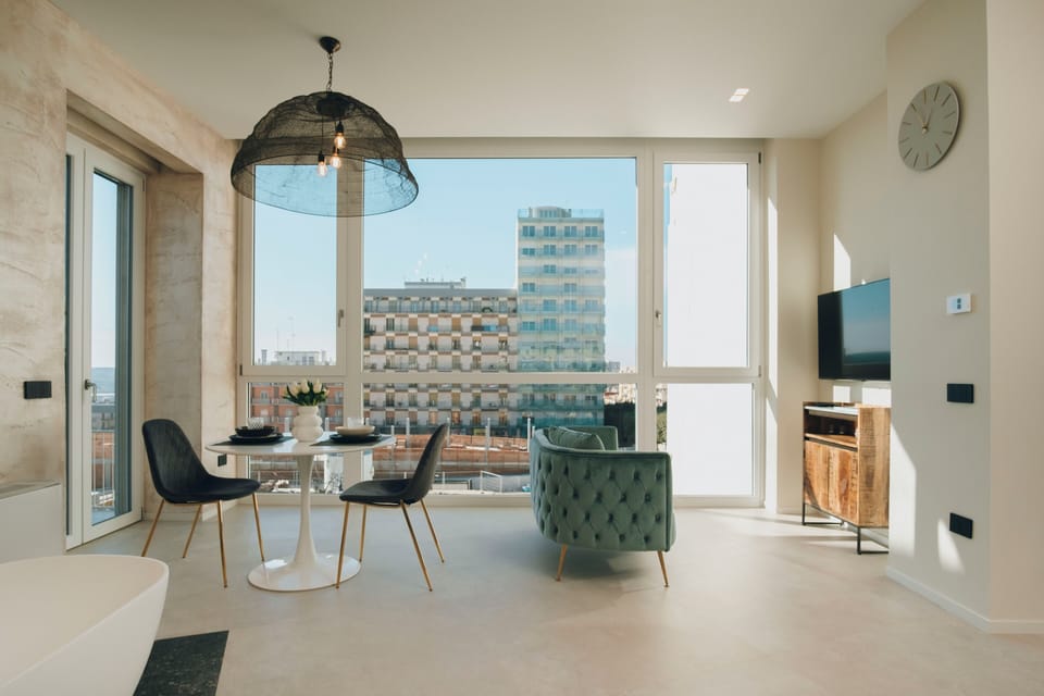 Suite 8 (2)