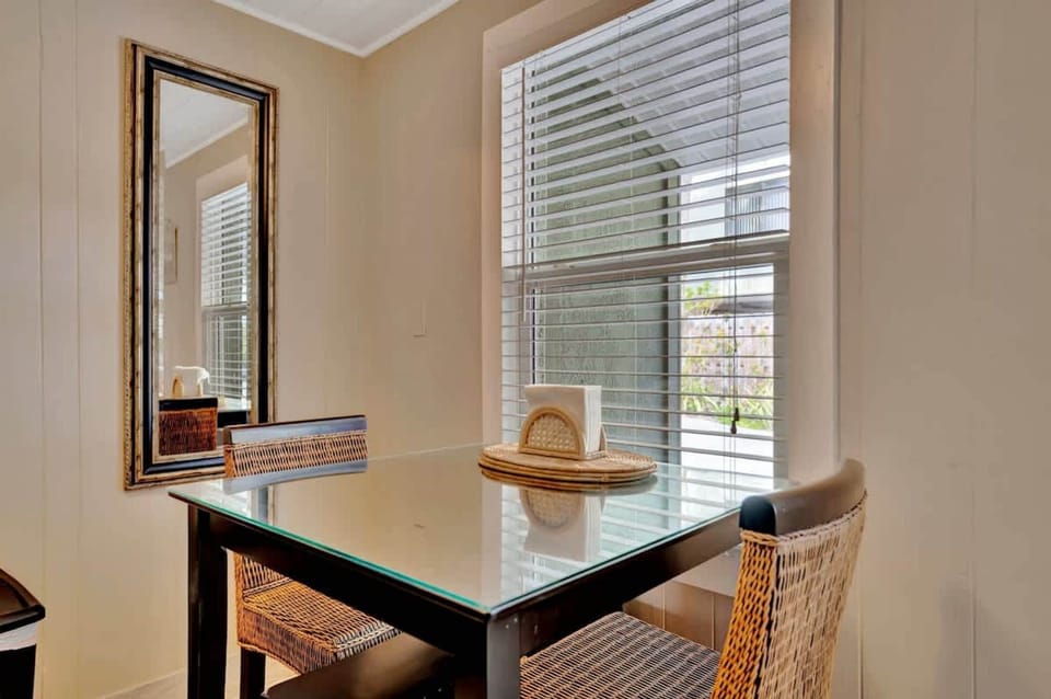 House | 1 bedroom, desk, high-speed internet
