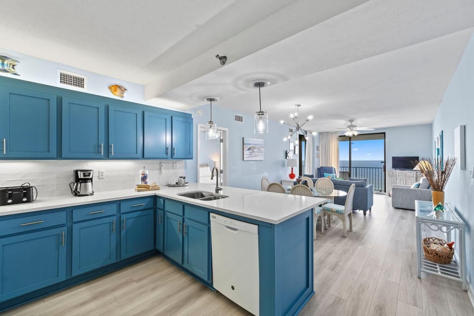 Condo, Multiple Beds (Shoalwater 1005) | Private kitchen | Oven, toaster