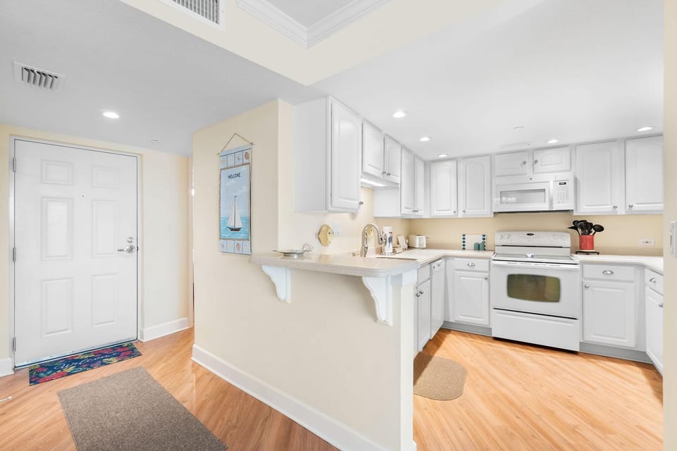Condo, 1 King Bed with Sofa bed (Perdido Towers East 503) | Private kitchen | Oven, toaster, paper towels